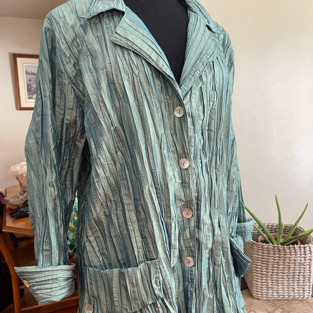 Cool Kringle jacket. Large. True color shows in #2